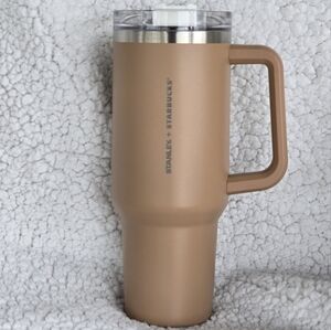 Stanley Starbucks Camel 40oz Tumbler Phillipines Overseas 2023 Release